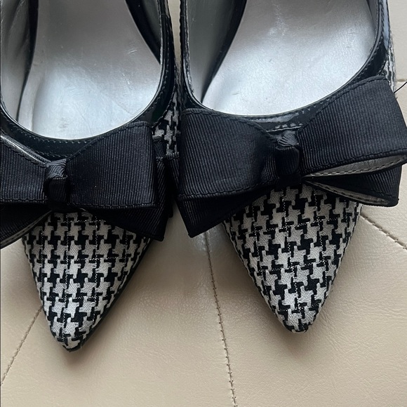 J.Renee Houndstooth Black Slingback Heels - Picture 6 of 7
